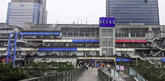 DECKS Tokyo Beach